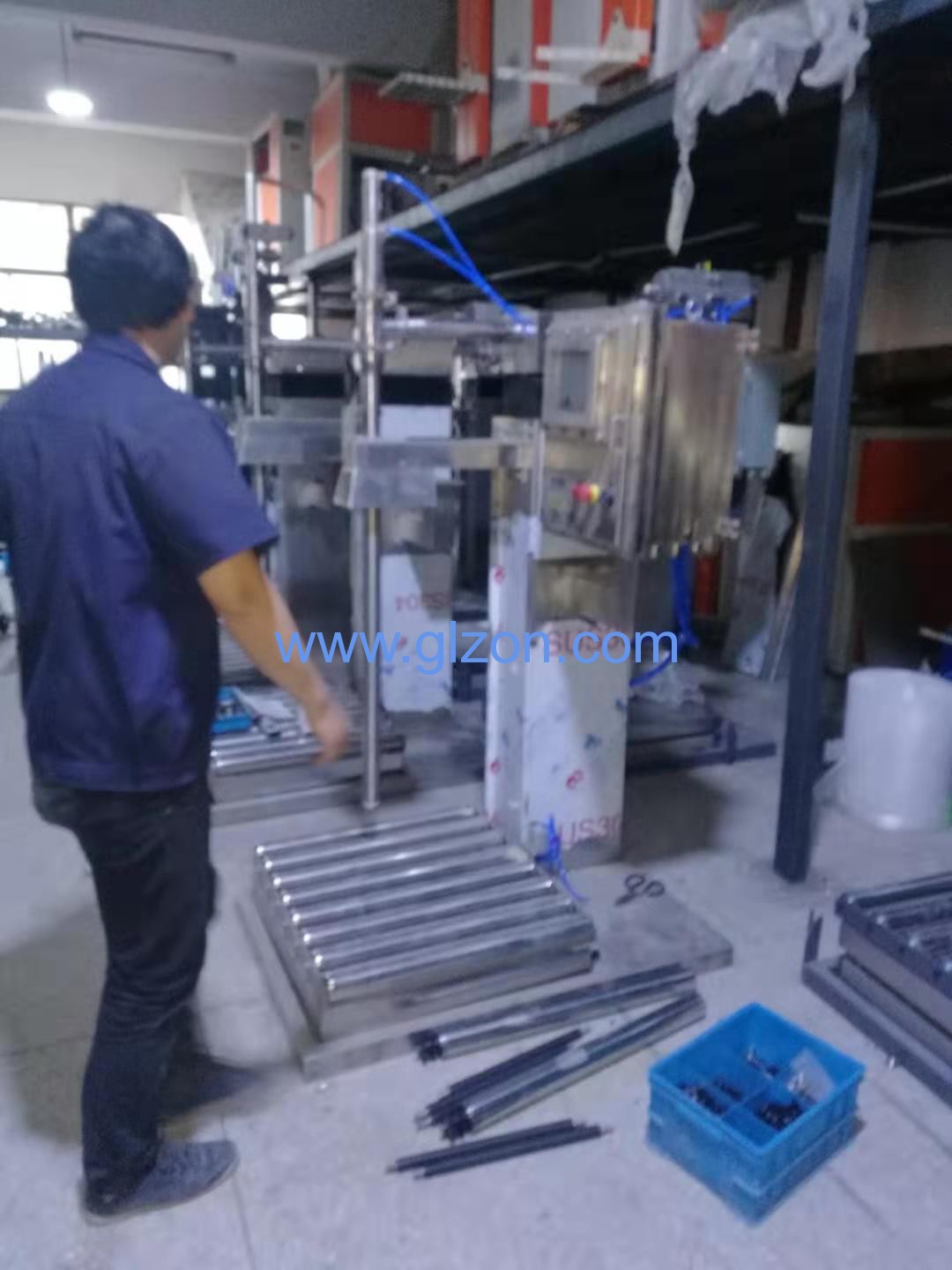 1572147046819543.jpg 液體灌裝機(jī),稱重灌裝機(jī),定量灌裝機(jī)