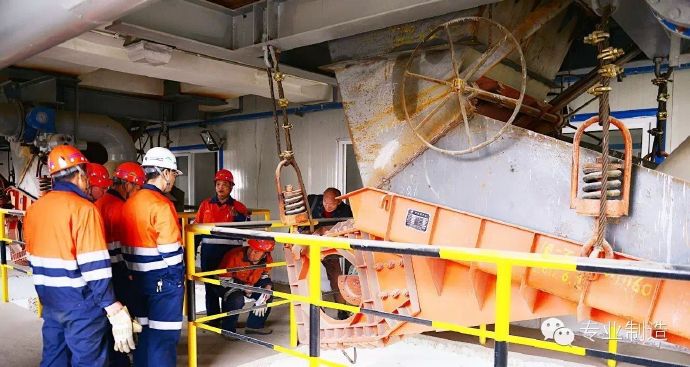 雙質(zhì)體振動給料機(jī)使用現(xiàn)場