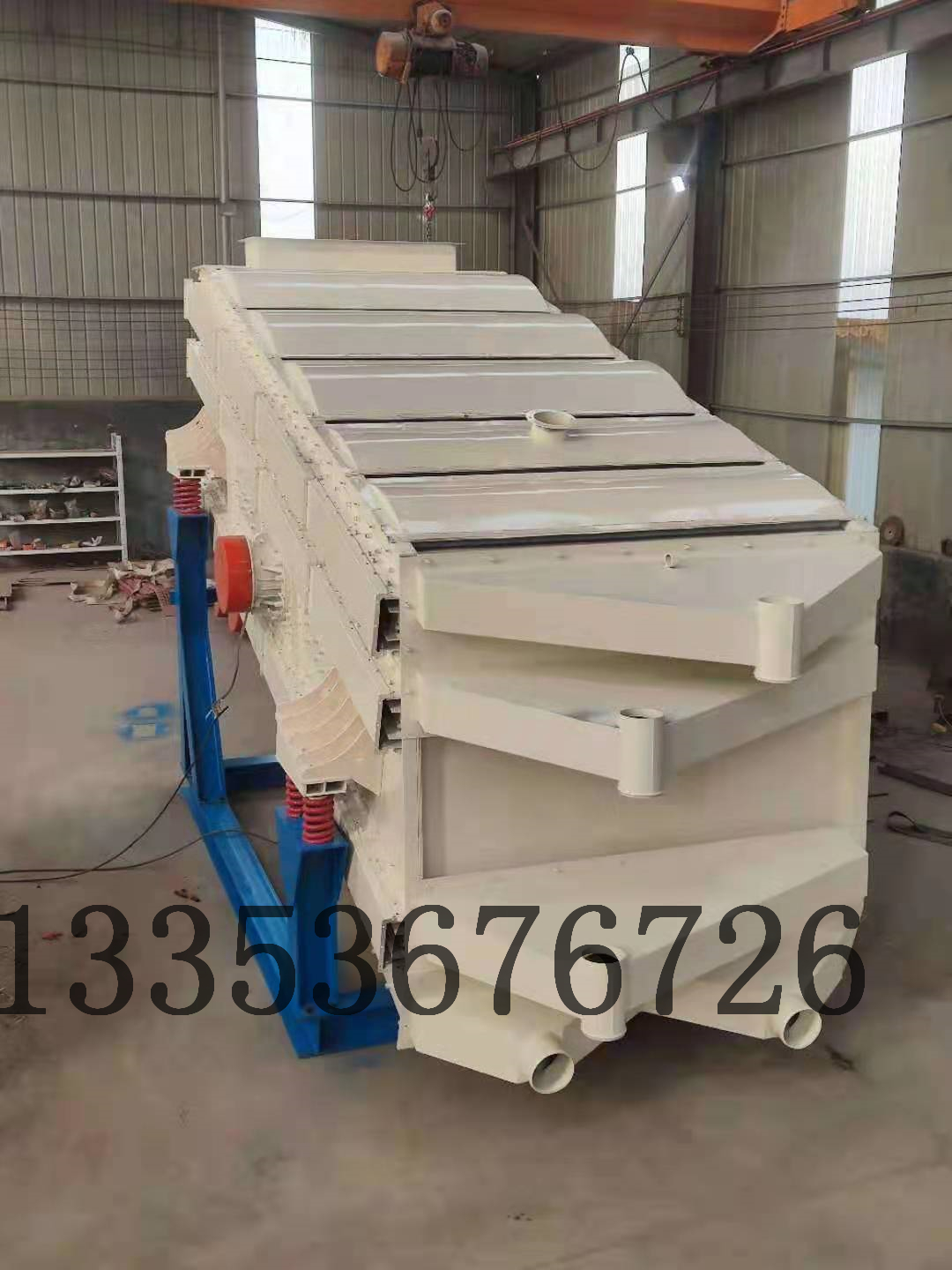  對細、粘、濕等難篩分物料有效篩分，解決了普通篩在細粒篩分過程中遇到的問題，而且能夠以相對較小的篩網(wǎng)面積達到非常高的篩分效率