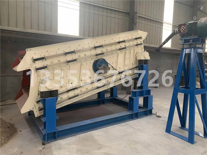 微粉馳張篩時產(chǎn)20方/小時，現(xiàn)貨出售，上層篩網(wǎng)1mm，下層篩網(wǎng)0.2mm，如無需更換篩網(wǎng)的情況下，款到3天內(nèi)即可發(fā)貨！