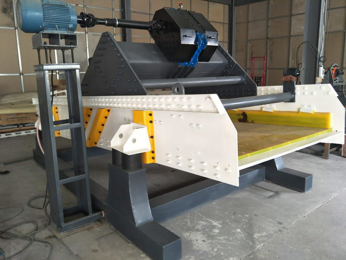 激振器式高頻脫水篩的產(chǎn)品優(yōu)勢(shì)比振動(dòng)電機(jī)的體現(xiàn)在哪方面？22