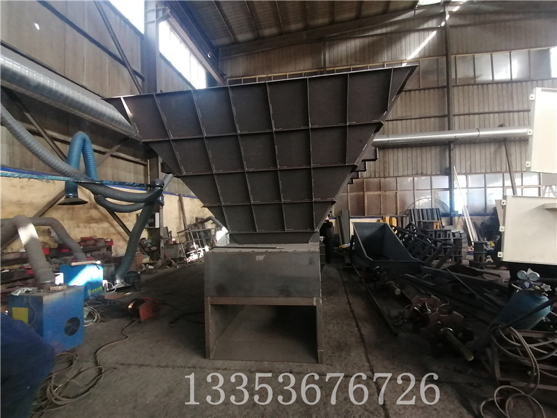 礦石整車(chē)卸料重型高強(qiáng)度板式喂料機(jī)帶配套料倉(cāng)