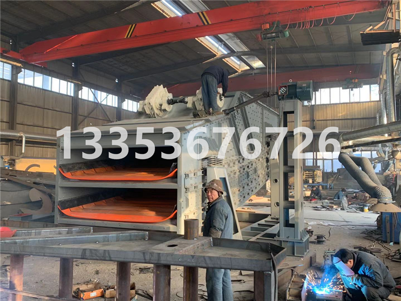 鵬威弛張沸騰篩針對(duì)粘料濕料的篩分有什么突出表現(xiàn)？